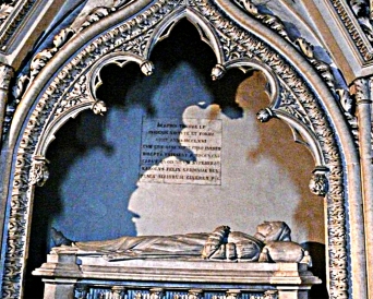 Beatriz murió en Nocera Inferiore en 1267. Inicialmente se la enterró en Nocera, pero Carlos más tarde trasladó su cuerpo a Aix-en-Provence donde quedó enterrada con su padre.